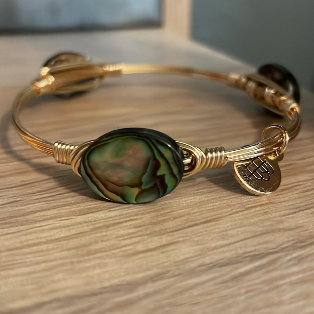 Bourbon & Boweties Abalone Natural Shell Bangle 🐚 - Picture 2 of 2
